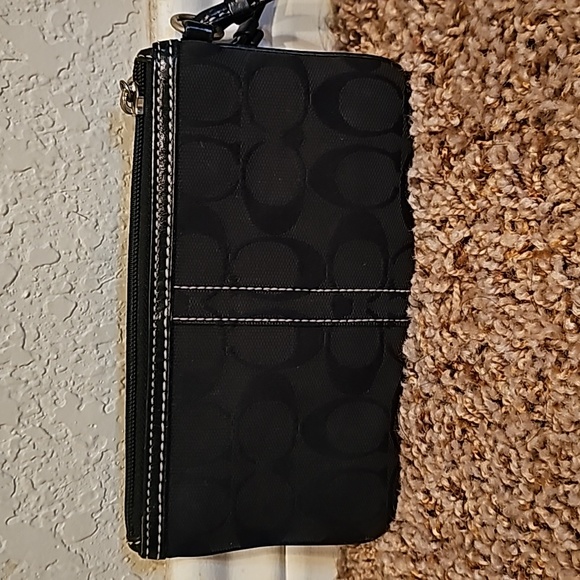 Coach Grey Black with Litte Whit Cs wristlet - Picture 2 of 9